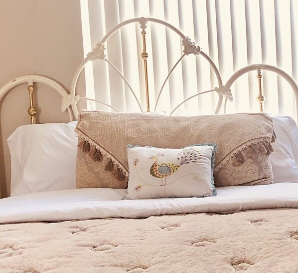 Standardrum | Värdeförvaringsskåp på rummet, individuell inredning och unika möbler