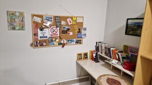 Library - Guesthouse Rose (Sarajevo)