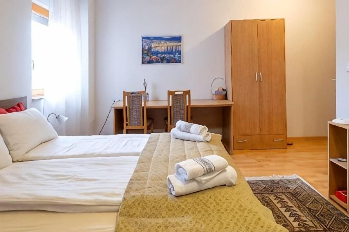 Een kluis op de kamer, verduisterende gordijnen, geluiddichte muren
