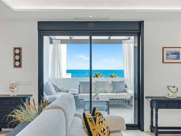 TV - Apartment in Playas del Duque for 5 people | Casa Cadiz 412A (Puerto Banús - Marbella)