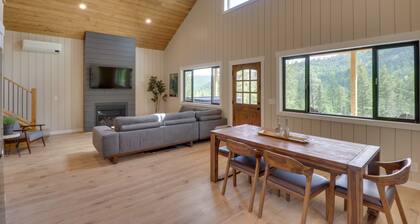 Lakeside Cabin w/ Hot Tub: 3 Mi to Flathead Lake!