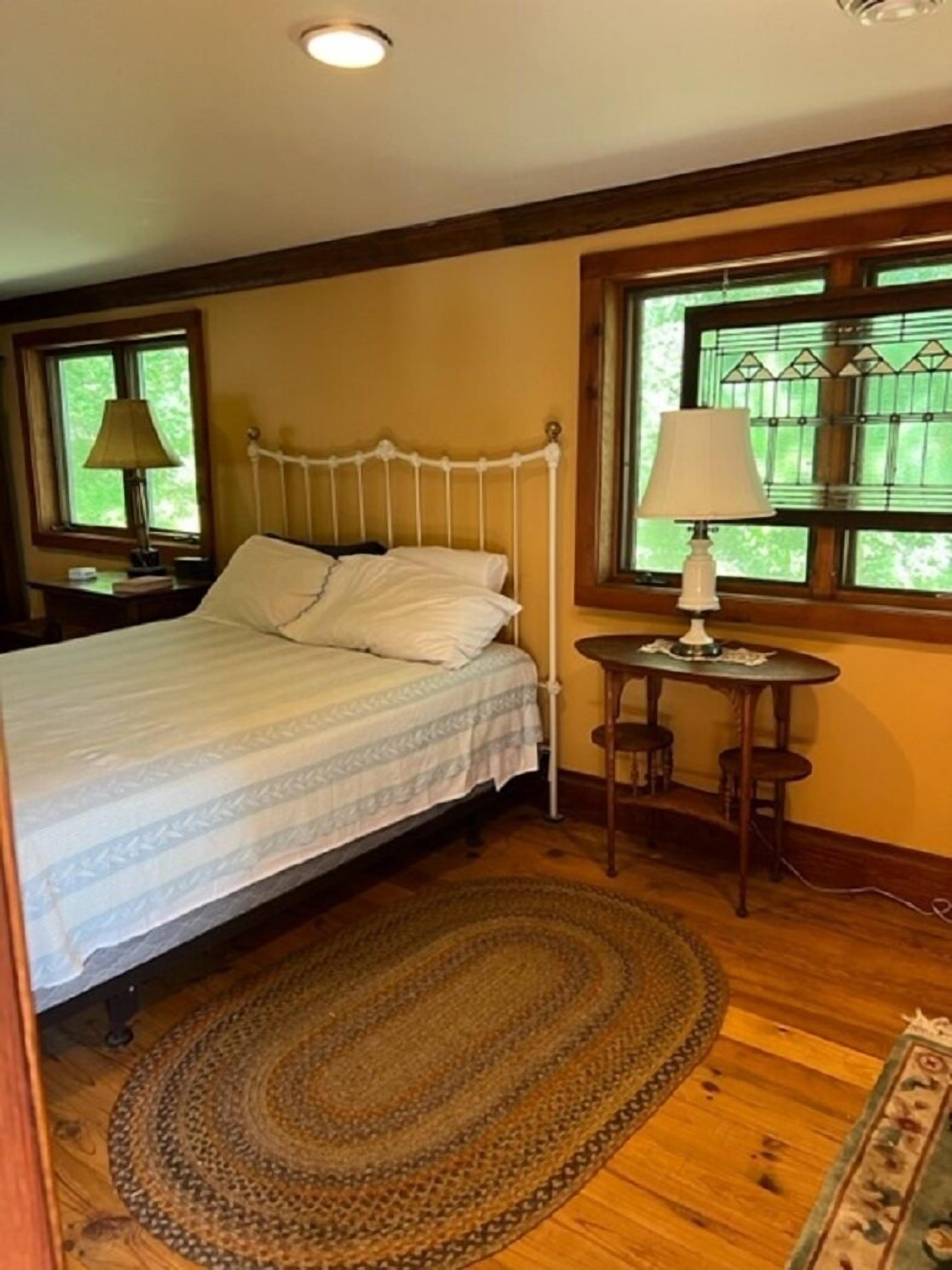 2 bedrooms, bed sheets