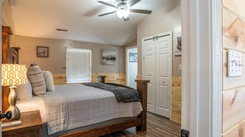 4 bedrooms, iron/ironing board, WiFi, bed sheets