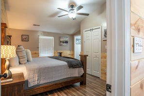 4 habitaciones, tabla de planchar con plancha, wifi y ropa de cama
