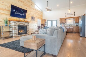 Smart TV, chimenea, videojuegos y futbolito