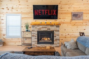 Smart-TV, Kamin, Videospiele, Tischfußball