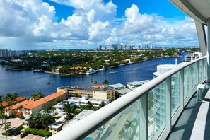 Deluxe Apartment | Balcony - OneLuxStay at W Residences (Fort Lauderdale)