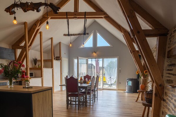 Dining - Gîte La Bergerie 5/6 Pers (LACHAMP-RIBENNES)