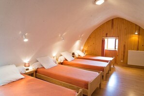 9 slaapkamers, reisbedje, gratis wifi