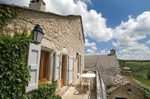 Location "Le Couvent" 21 Personnes à Saint Georges de Lévejac