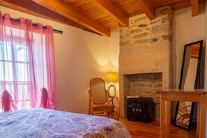 2 chambres, fer et planche à repasser