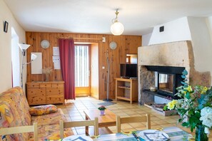 Télévision, cheminée