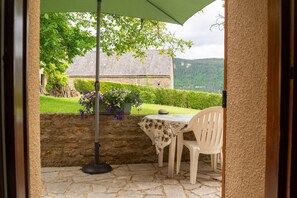 Outdoor dining - Gîte LA Parro Gvl082 (CULTURES)