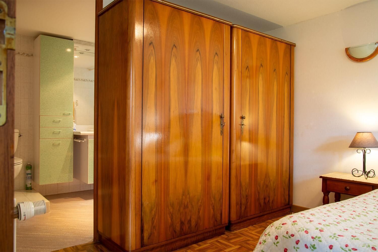 1 chambre, fer et planche à repasser, lit parapluie, Wi-Fi gratuit