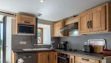 KylskÄp, mikrovÄgsugn, ugn och diskmaskin