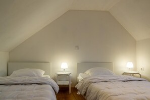 2 bedrooms, iron/ironing board, travel crib, free WiFi