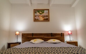 3 bedrooms, iron/ironing board, travel cot