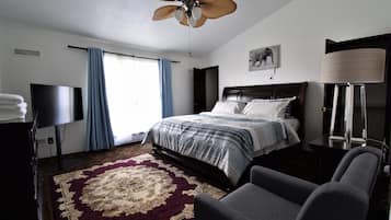 3 bedrooms, in-room safe, desk, iron/ironing board