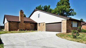 Exterior - Nice and spacious home with a movie theater for entertainment and relaxation. (Oklahoma City)