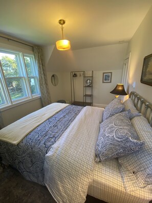 4 habitaciones, tabla de planchar con plancha, wifi y ropa de cama 