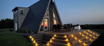 A-Frames at Harmony Hills, Exotic Animal Jeep Tours, Hot Tub, 320 Acre Ranch