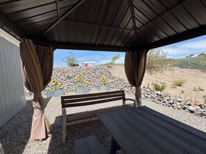Outdoor dining - Spacious 4BR, 2BA, near Lake, Golf Course, and hot springs! (Elephant Butte)