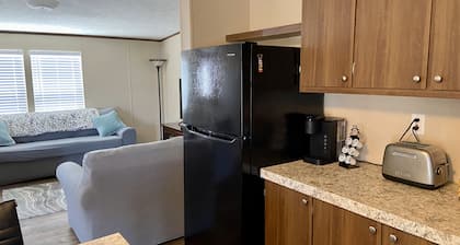 Spacious 4BR, 2BA Close to Elephant Butte Lake, and the Golf Course!