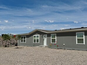 Exterior - Spacious 4BR, 2BA, near Lake, Golf Course, and hot springs! (Elephant Butte)