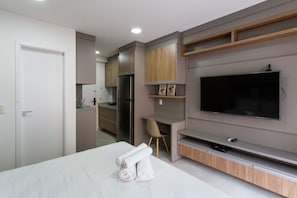 1 bedroom, iron/ironing board, free WiFi, bed sheets - Studio Aurora Paulista 606  (São Paulo)