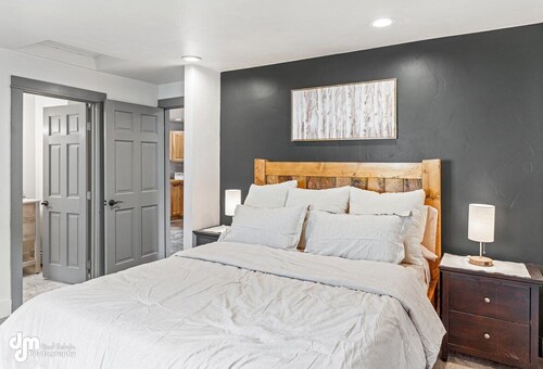 True North Retreat-open concept, newly remodeled, backyard with fire pit