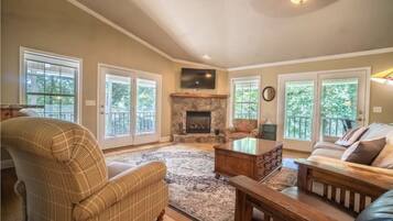 Smart TV, fireplace