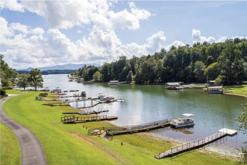 Lake Chatuge beauty w/private dock, fire pit, pool table, grills and A+ views!