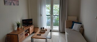 Cozy apartment in Kalamaria close to the beach(Pet friendly!)