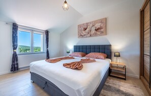 4 bedrooms, travel crib, free WiFi, bed sheets - Cozy home in Benkovac (Benkovac)