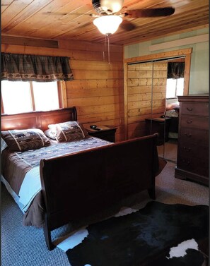 3 bedrooms, WiFi, bed sheets - Beautiful Log Home nestled in the South Dakota Black Hills.  (Deadwood)