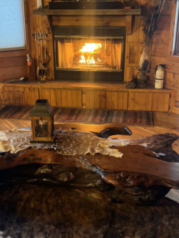Interior - Beautiful Log Home nestled in the South Dakota Black Hills. (Deadwood)