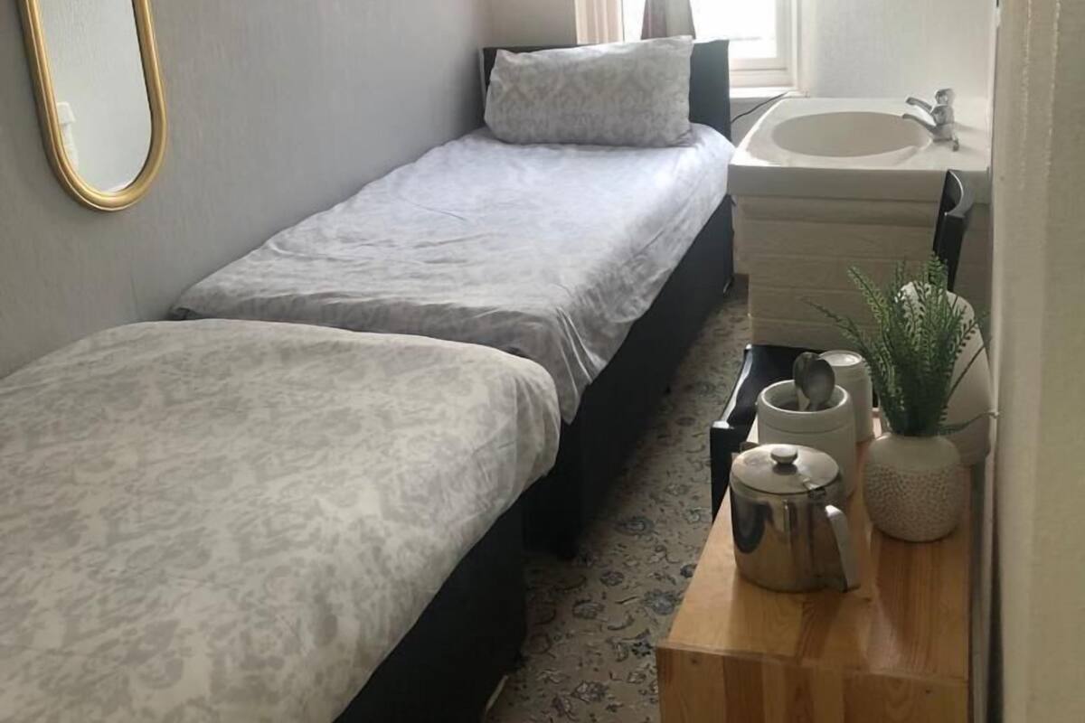 Economy Room