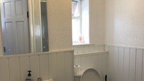 Economy Room | Bathroom - The Milton  (Blackpool)