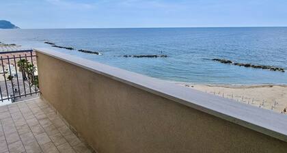 P012 - Porto Recanati, wonderful three-room apartment facing the sea