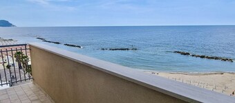 P012 - Porto Recanati, wonderful three-room apartment facing the sea