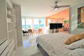 2 chambres, bureau, fer et planche à repasser, lit parapluie