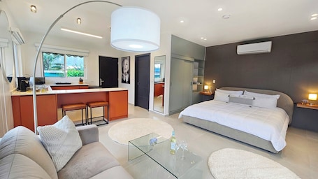 Premier Suite, 1 King Bed, Garden View | Premium bedding, down comforters, individually decorated