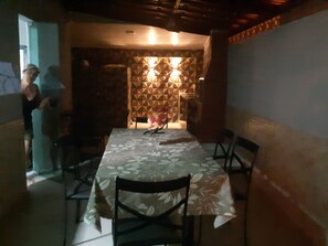 Dining - Recanto Nery Coroa Vermelha Ideal Para sua Família a 5 min da Praia (SANTA CRUZ DE CABRALIA)