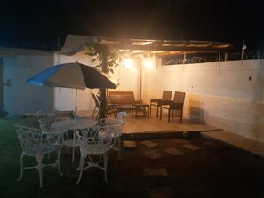 Outdoor dining - Recanto Nery Coroa Vermelha Ideal Para sua Família a 5 min da Praia (SANTA CRUZ DE CABRALIA)