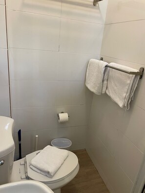 تجهيزات دش، مناشف، صابون، شامبو