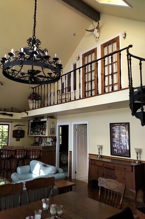 Interior - Hawk Cliff Hunt Club - Water Access Family Cottage (Algonquin Highlands)