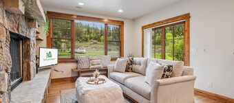 Cozy Spacious Mountain Home Close To Everything