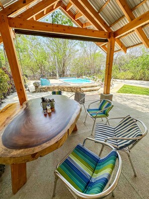 تناول الطعام بالخارج