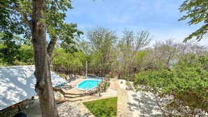 A backyard with a swimming pool, surrounded by trees and a covered patio area. - Beachfront Villa – Just Steps from the Sand, Your Ocean Escape Awaits (Guanacaste Province)