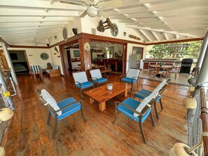 تناول الطعام بالخارج